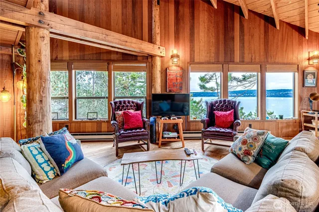 $1,100,000 | 301 Discovery Way, Sequim, WA 98382