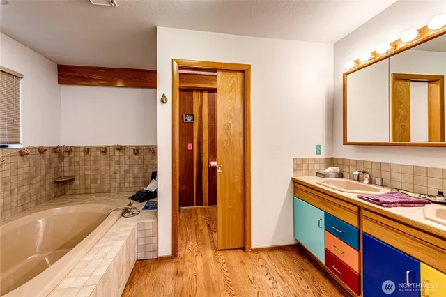 $1,100,000 | 301 Discovery Way, Sequim, WA 98382