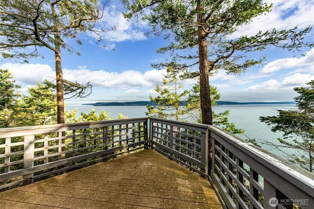 $1,100,000 | 301 Discovery Way, Sequim, WA 98382