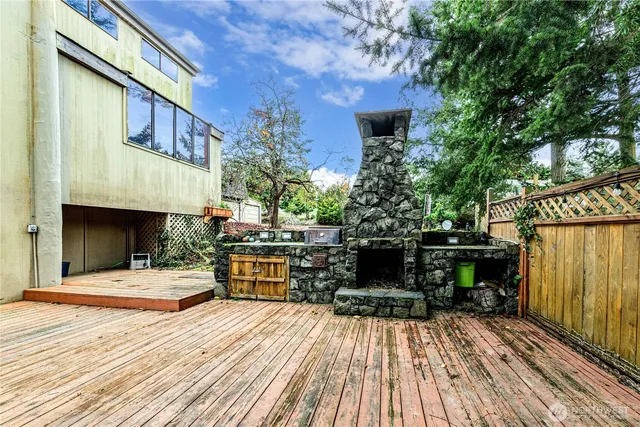 $1,100,000 | 301 Discovery Way, Sequim, WA 98382