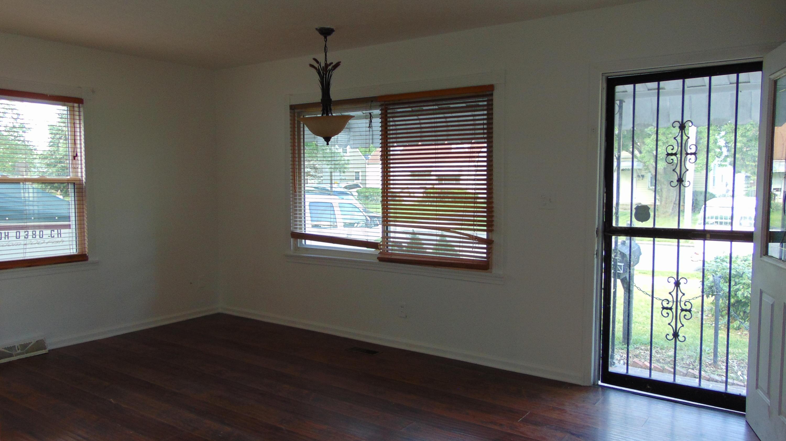 567 South Ashburton Road Columbus, OH 43213 - Photo 3 of 22 Gallery Image 3