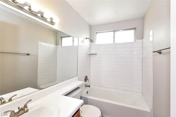 $2,280 | 4013 North Compass Rose Way, Las Vegas, NV 89108