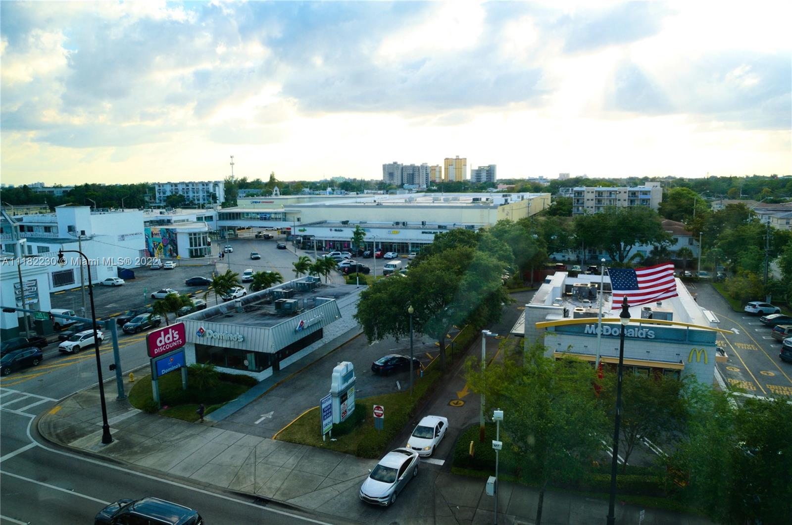 8101 Biscayne Boulevard, Unit R516 Miami, FL 33138 - Photo 9 of 25 a view of city and patio