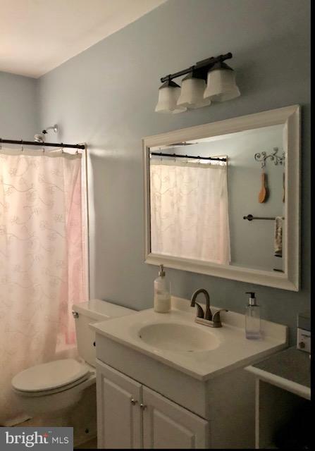 788 George Avenue Baltimore, MD 21221 - Photo 13 of 27 Bathroom