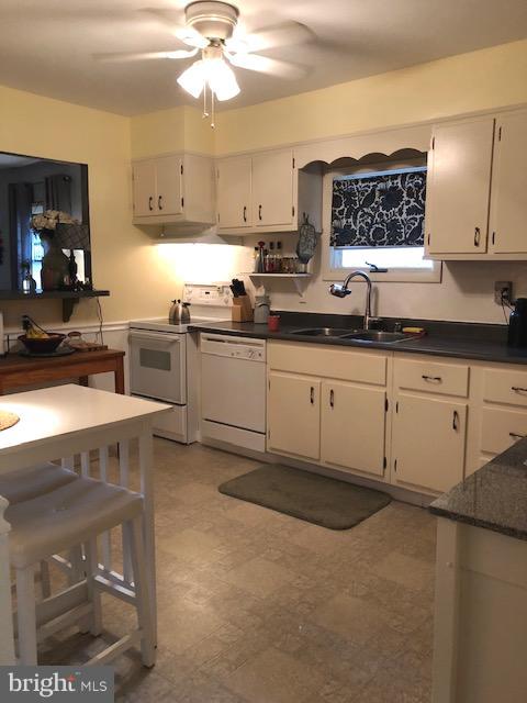 788 George Avenue Baltimore, MD 21221 - Photo 7 of 27 Kitchen -All Appliances Included