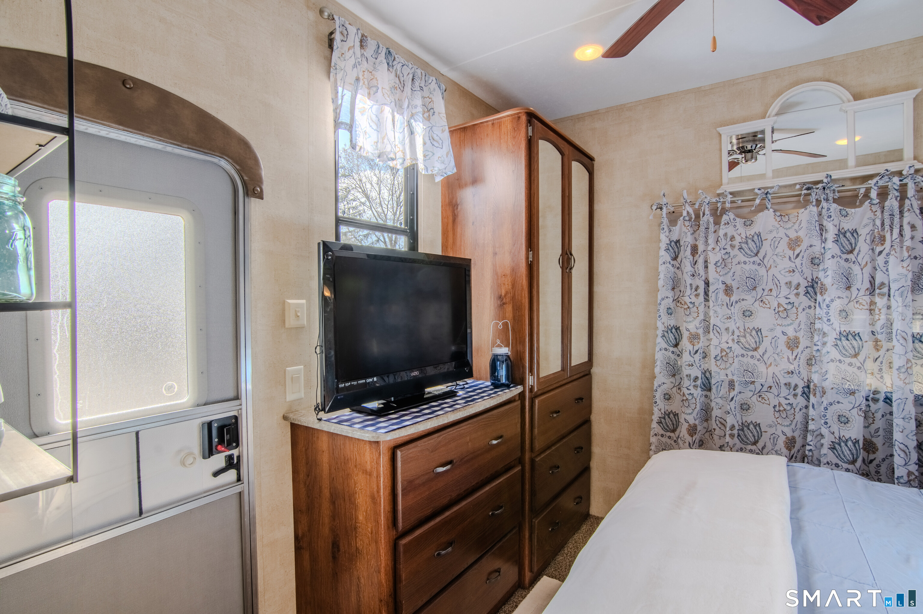 69 Meadowside Road Milford, CT 06460 - Photo 10 of 17