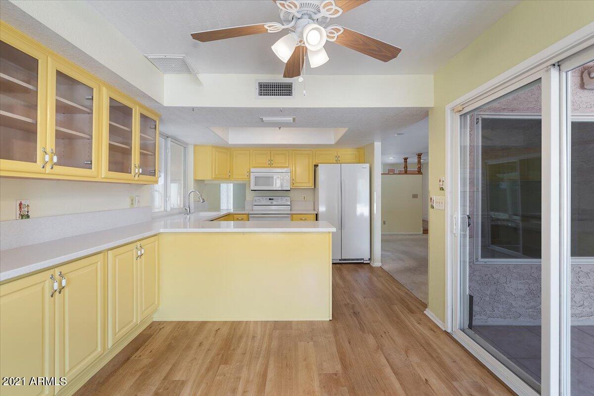 1821 East Hearn Road Phoenix, AZ 85022 - Photo 10 of 22 10-Kitchen