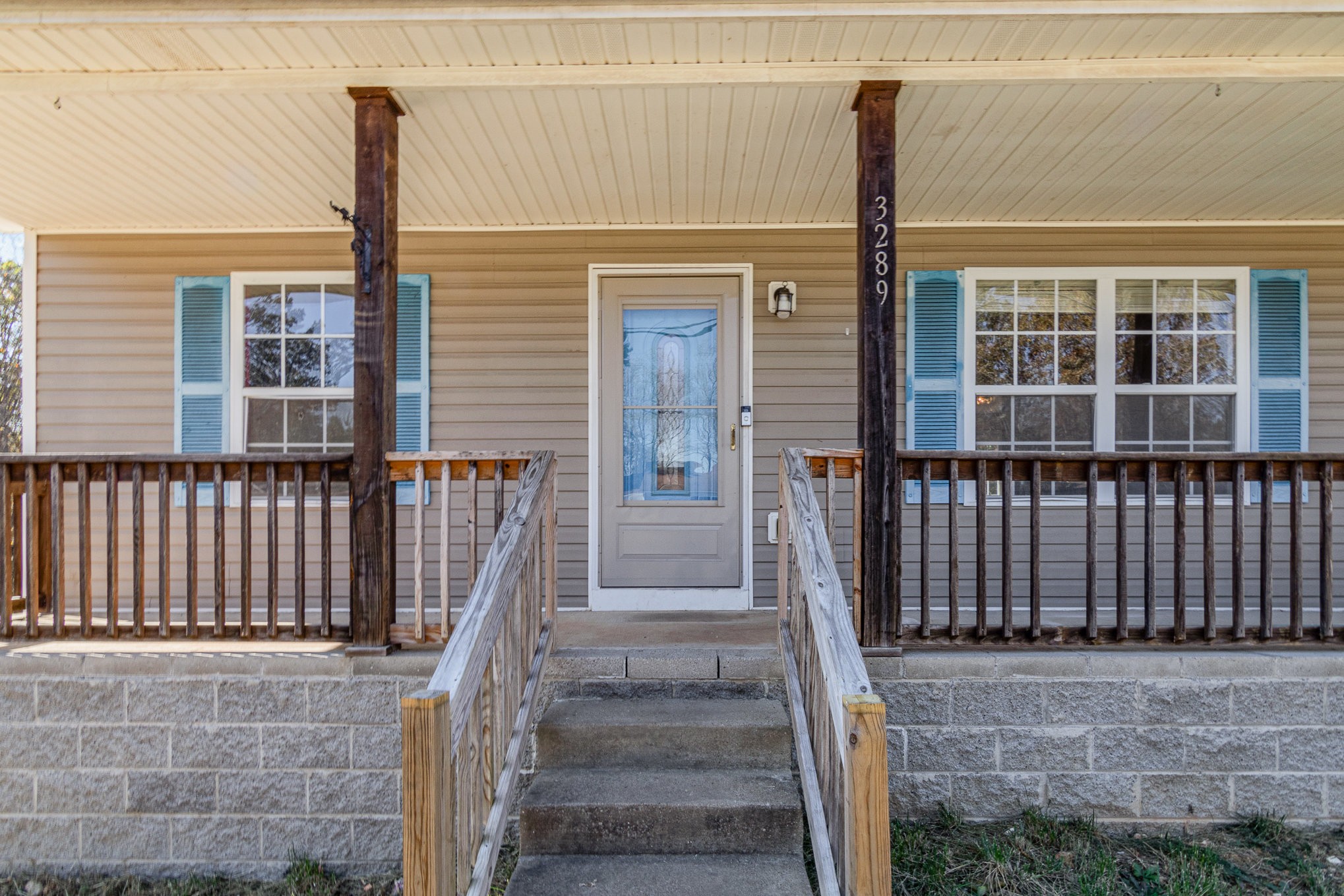 3289 Backridge Road Woodlawn, TN 37191 - Photo 5 of 30 front view of a house