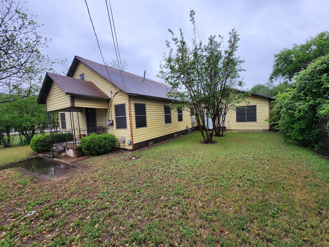 808 Montopolis Drive Austin, TX 78741 - Photo 1 of 31 You'll have great street appeal.