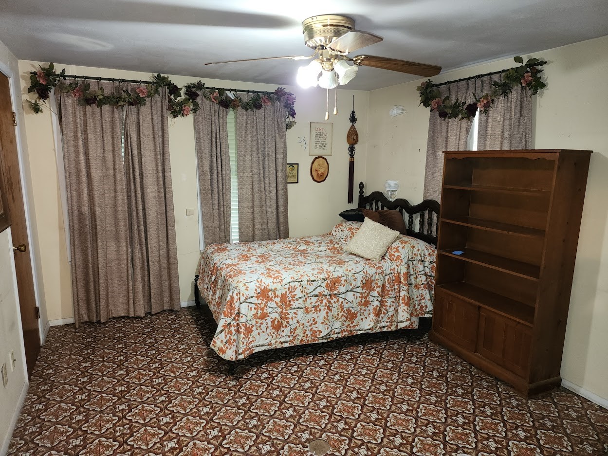 808 Montopolis Drive Austin, TX 78741 - Photo 27 of 31 Guest Bedroom