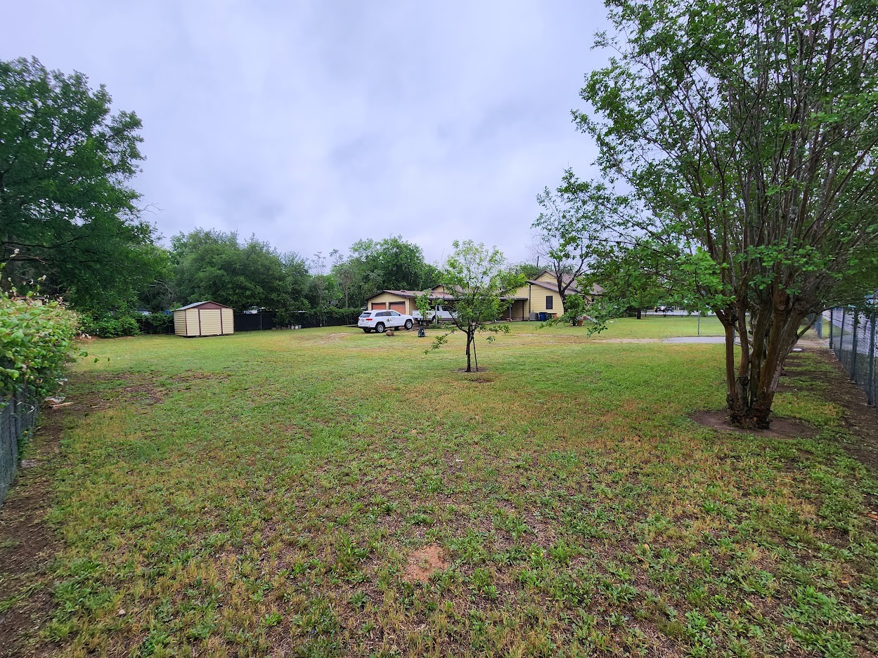808 Montopolis Drive Austin, TX 78741 - Photo 7 of 31 Property is accessible from both Montopolis & Felix.