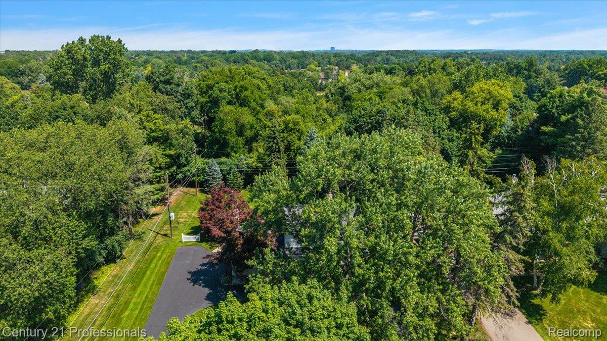 633 Foxhall Road Bloomfield Hills, MI 48304 - Photo 14 of 61 Image quality insufficient for description