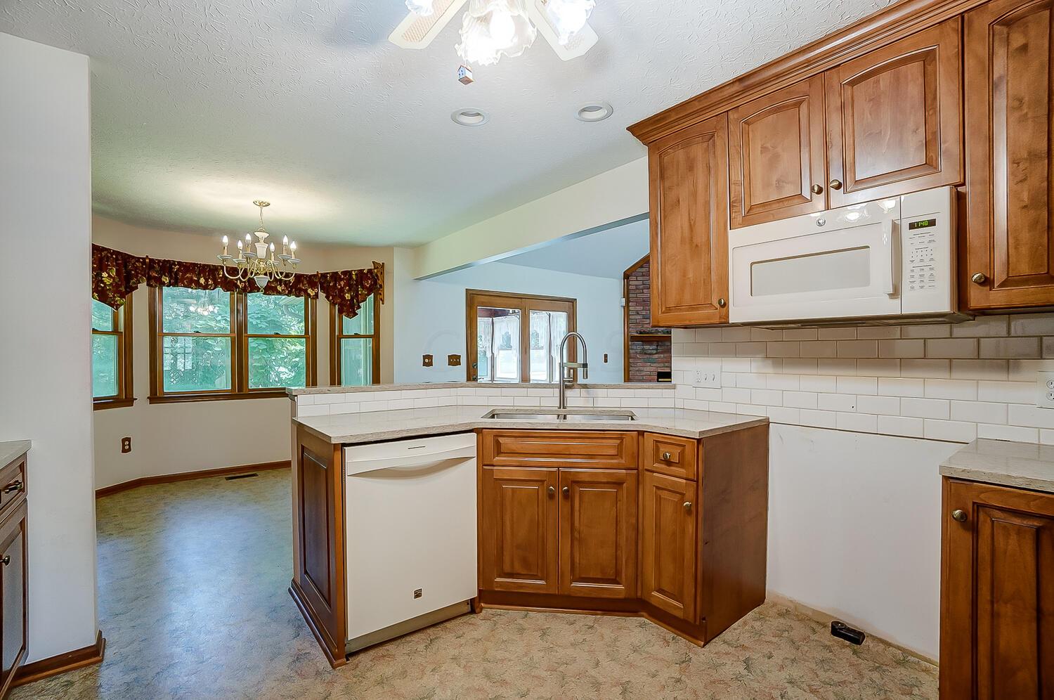 667 Ridenour Road Columbus, OH 43230 - Photo 19 of 66