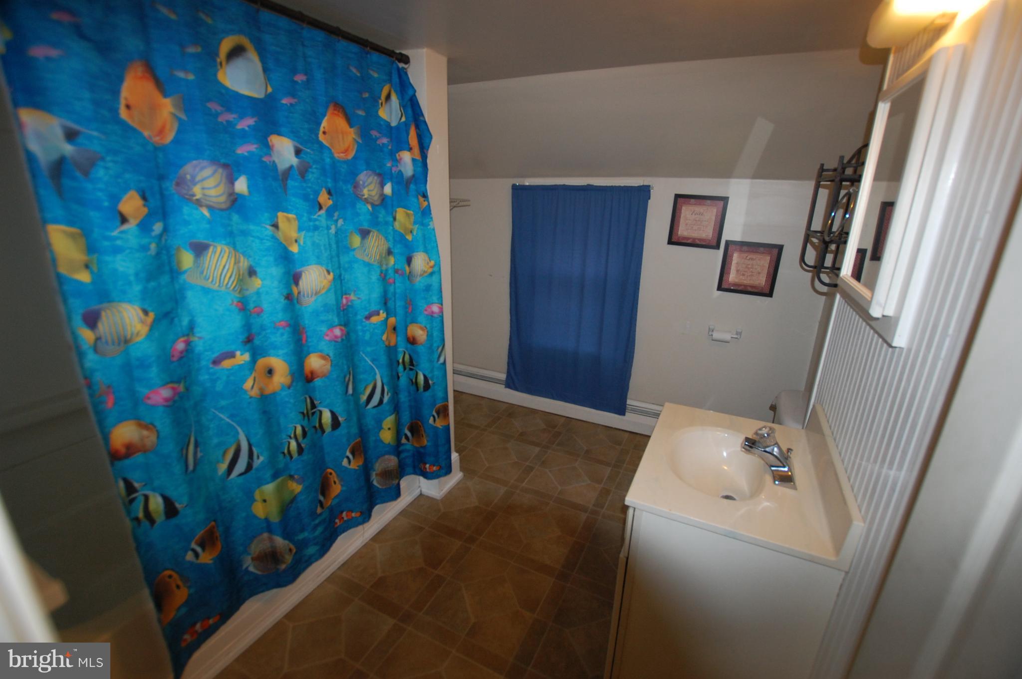 921 Ringing Rocks Park Pottstown, PA 19464 - Photo 29 of 36 Full Bathroom- 2nd Floor