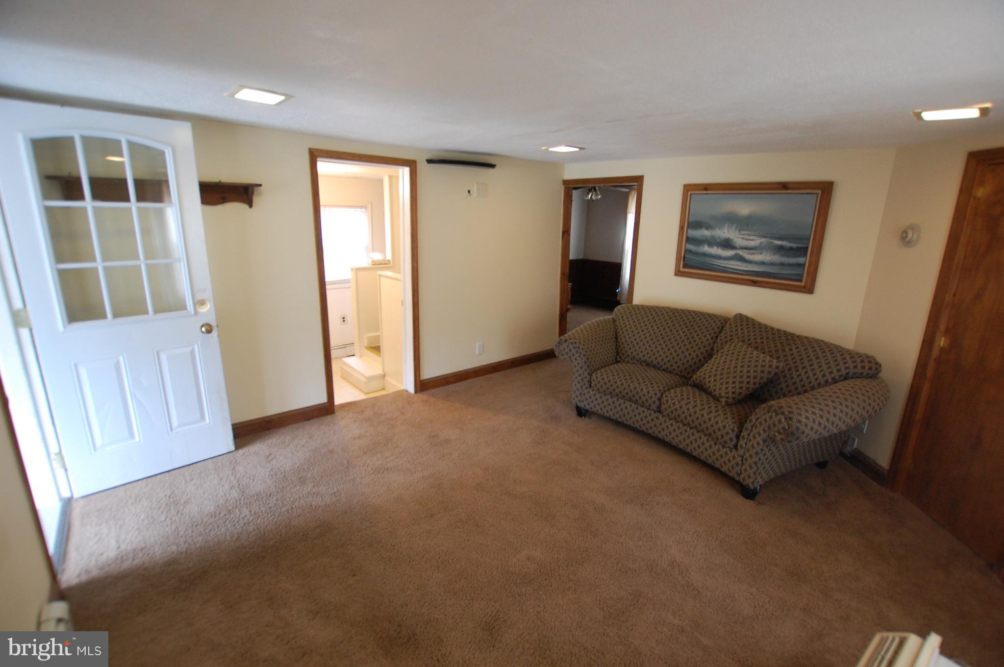 921 Ringing Rocks Park Pottstown, PA 19464 - Photo 8 of 36 Living Room