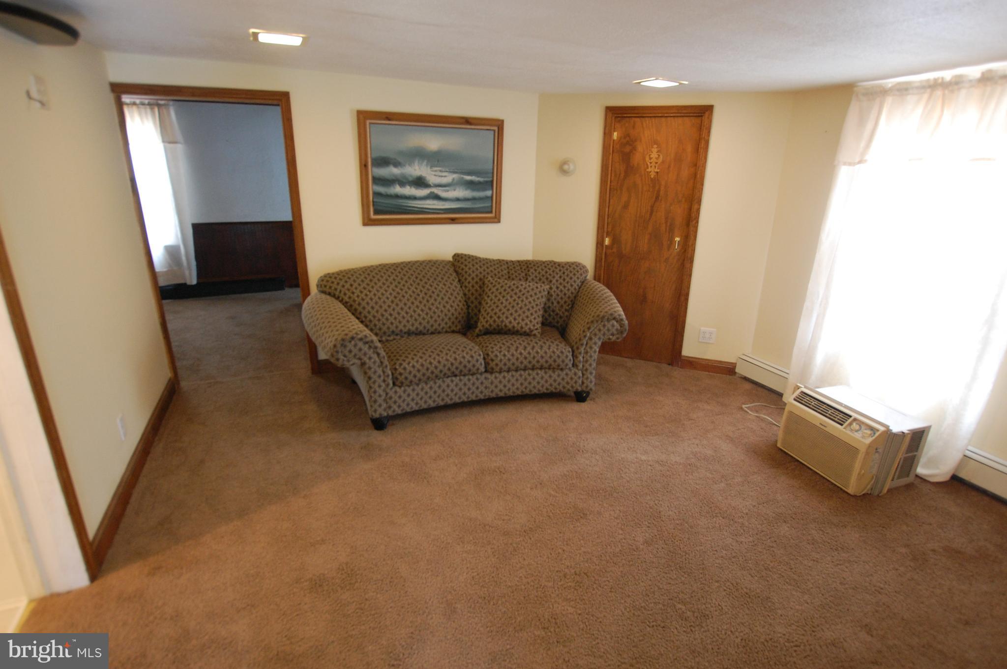 921 Ringing Rocks Park Pottstown, PA 19464 - Photo 9 of 36 Living Room