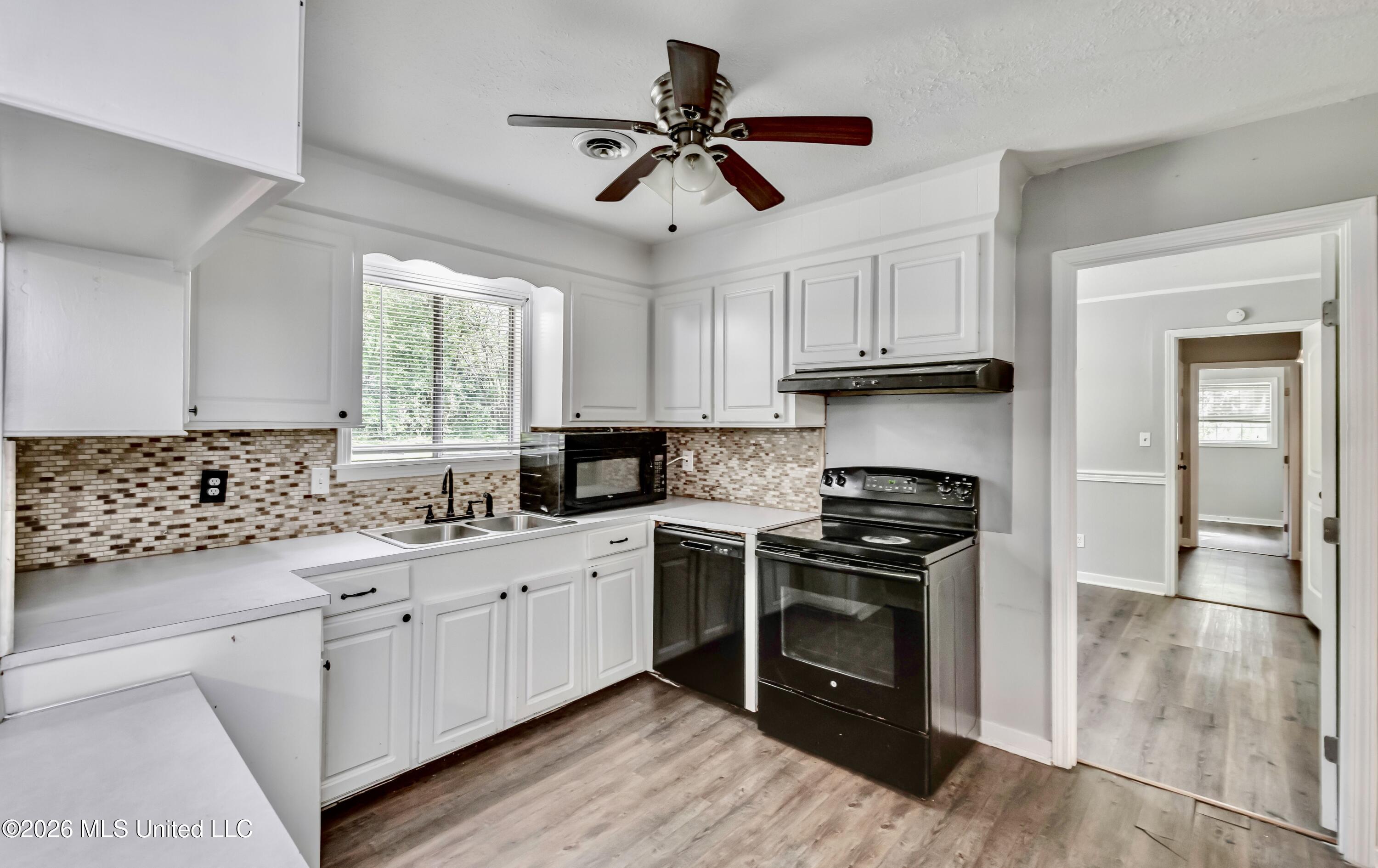 823 Dunton Road Clinton, MS 39056 - Photo 2 of 27 4E200AC9-4799-4709-92EB-8AE22ED5E2BB_1_2
