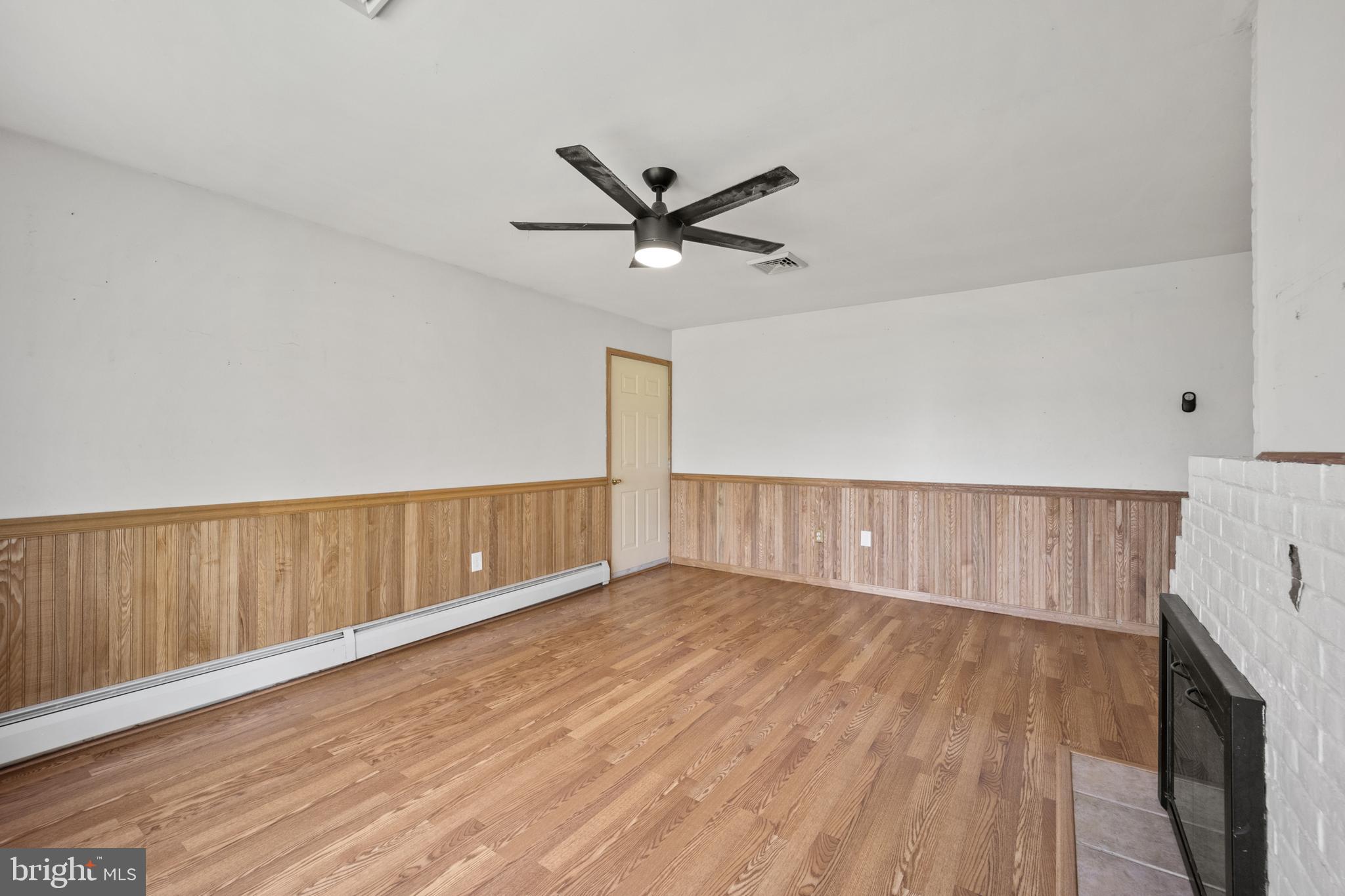26 Balsam Road Levittown, PA 19057 - Photo 11 of 32 Living room