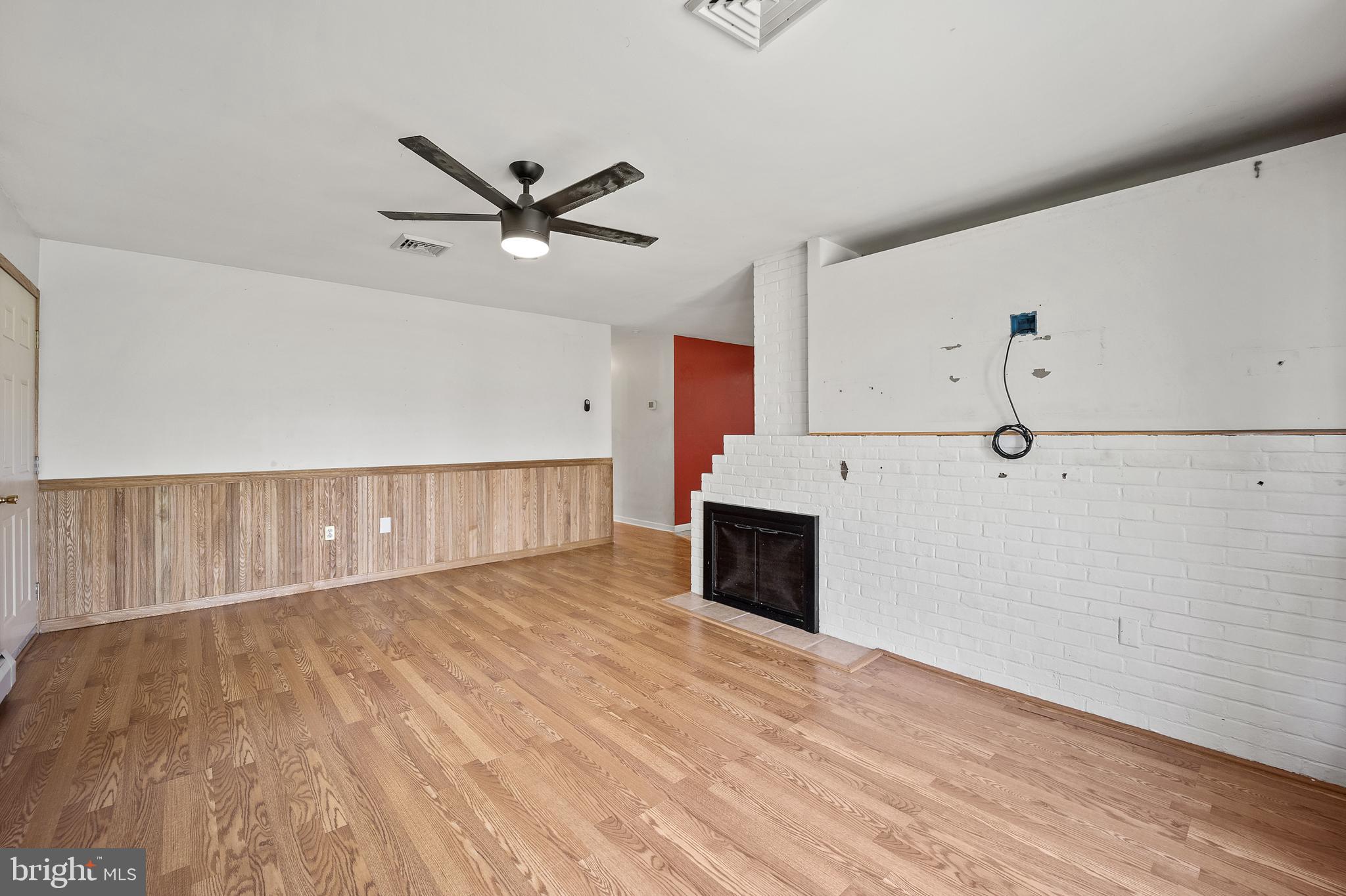 26 Balsam Road Levittown, PA 19057 - Photo 12 of 32 Living room