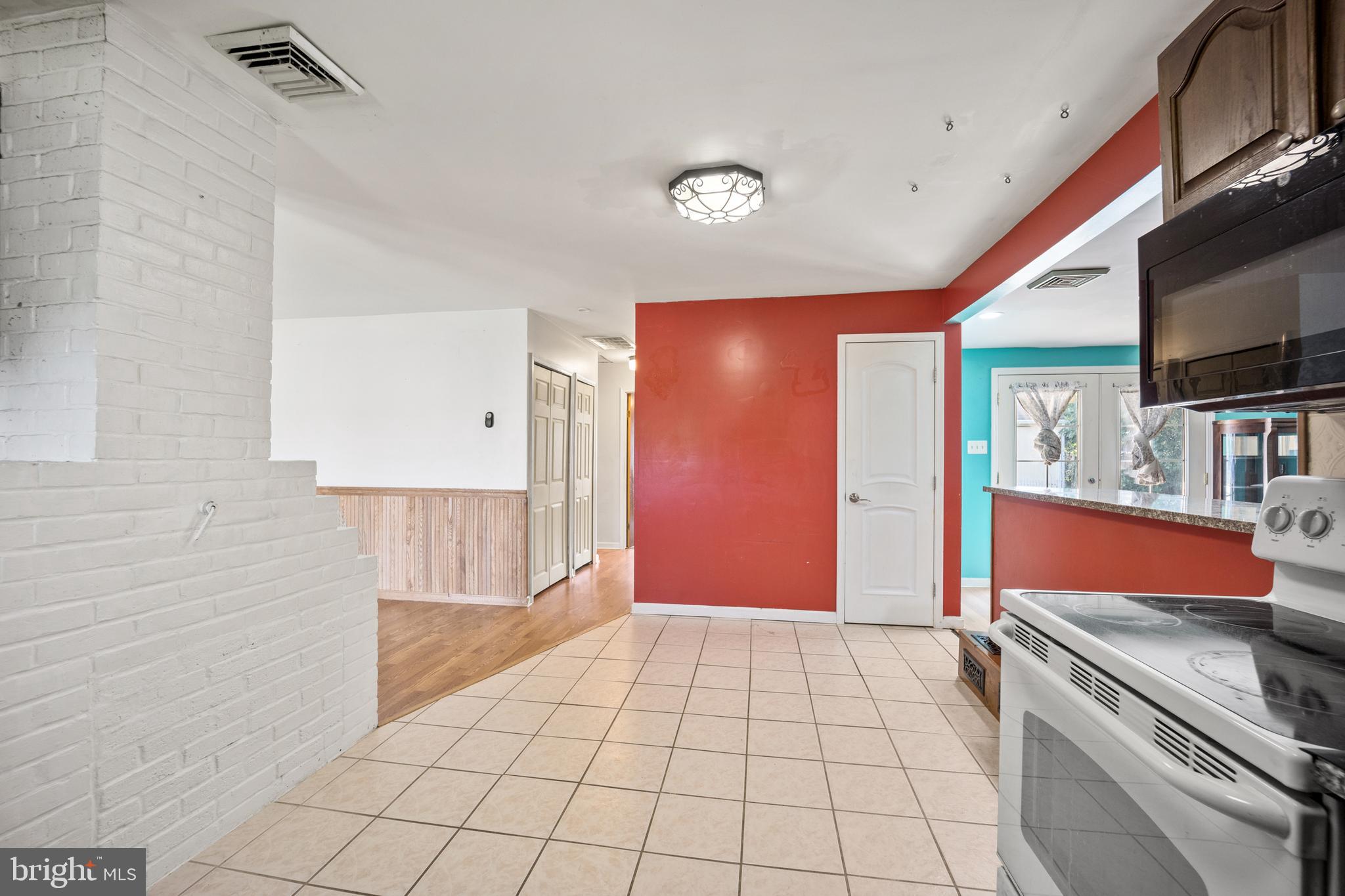 26 Balsam Road Levittown, PA 19057 - Photo 13 of 32 Kitchen