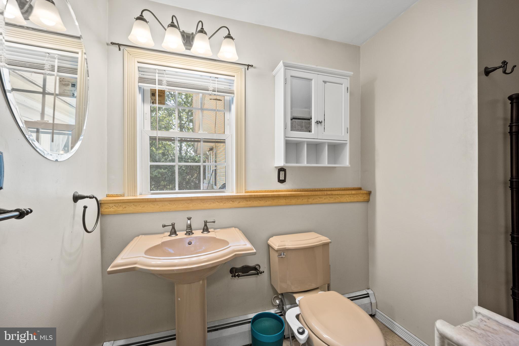 26 Balsam Road Levittown, PA 19057 - Photo 18 of 32 Full hall bath