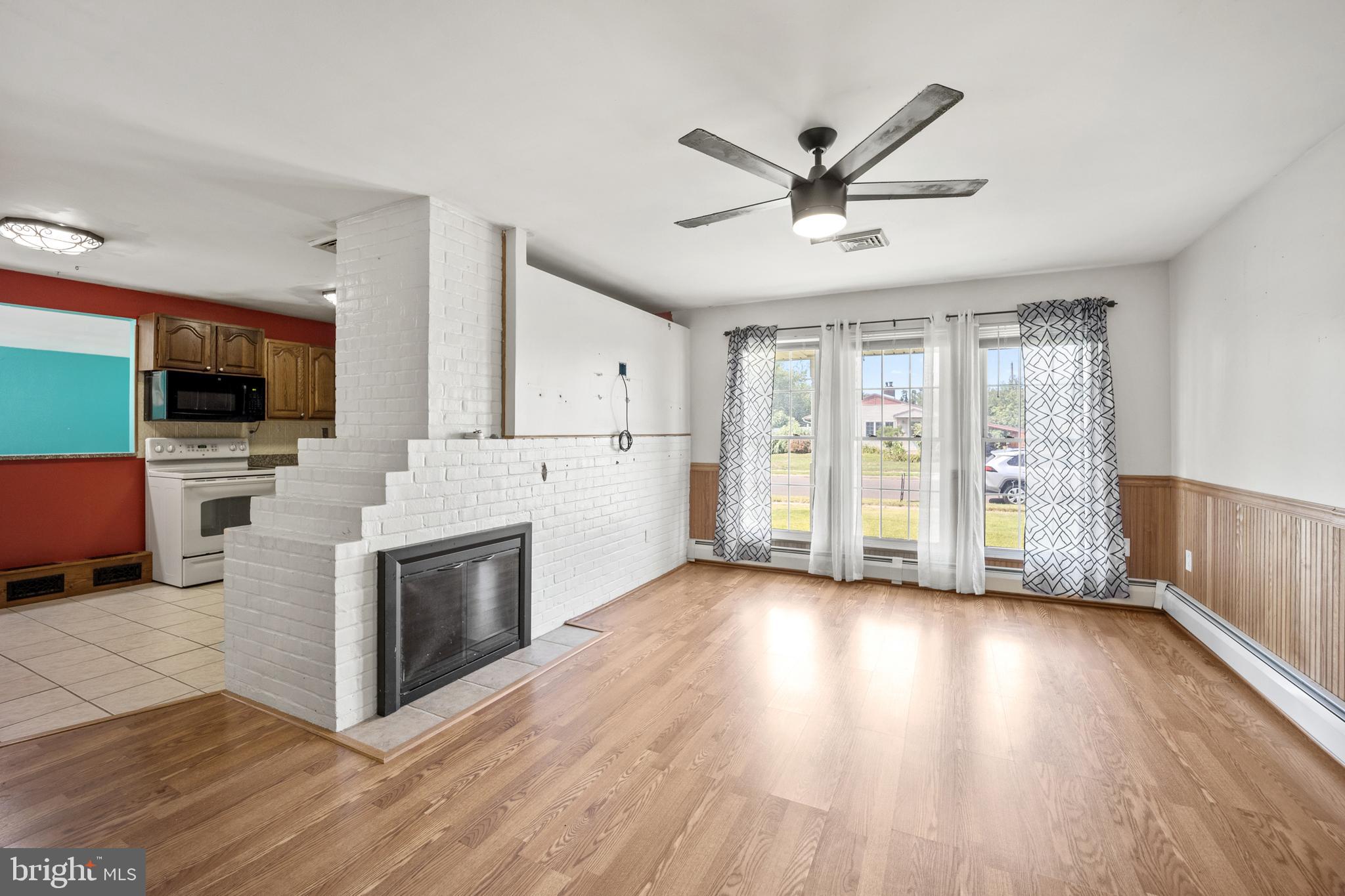 26 Balsam Road Levittown, PA 19057 - Photo 10 of 32 Living room with FP