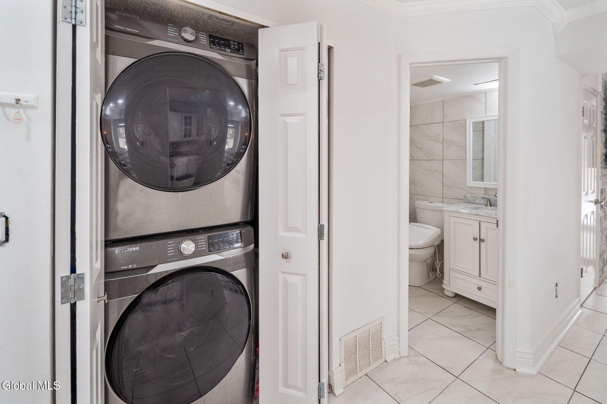 13 Raleigh Drive Halfmoon, NY 12065 - Photo 13 of 37 14-13RaleighDr_14