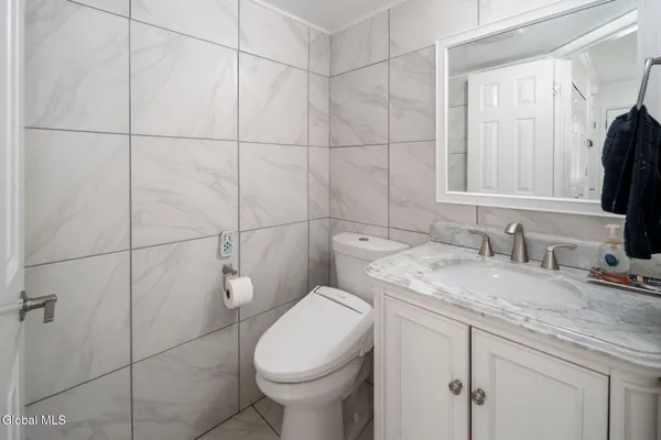 $265,000 | 13 Raleigh Drive, Halfmoon, NY 12065