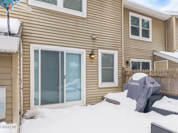 $265,000 | 13 Raleigh Drive, Halfmoon, NY 12065