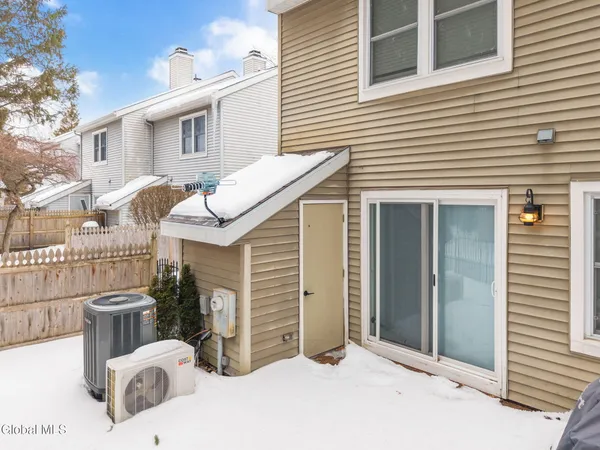 $265,000 | 13 Raleigh Drive, Halfmoon, NY 12065