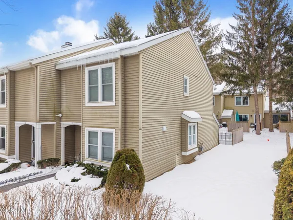 $265,000 | 13 Raleigh Drive, Halfmoon, NY 12065