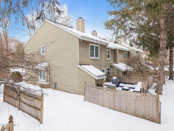 $265,000 | 13 Raleigh Drive, Halfmoon, NY 12065