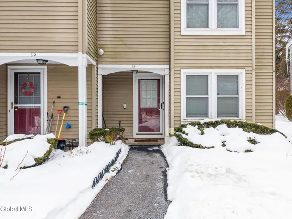 $265,000 | 13 Raleigh Drive, Halfmoon, NY 12065