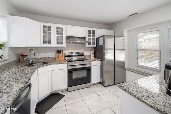 $265,000 | 13 Raleigh Drive, Halfmoon, NY 12065