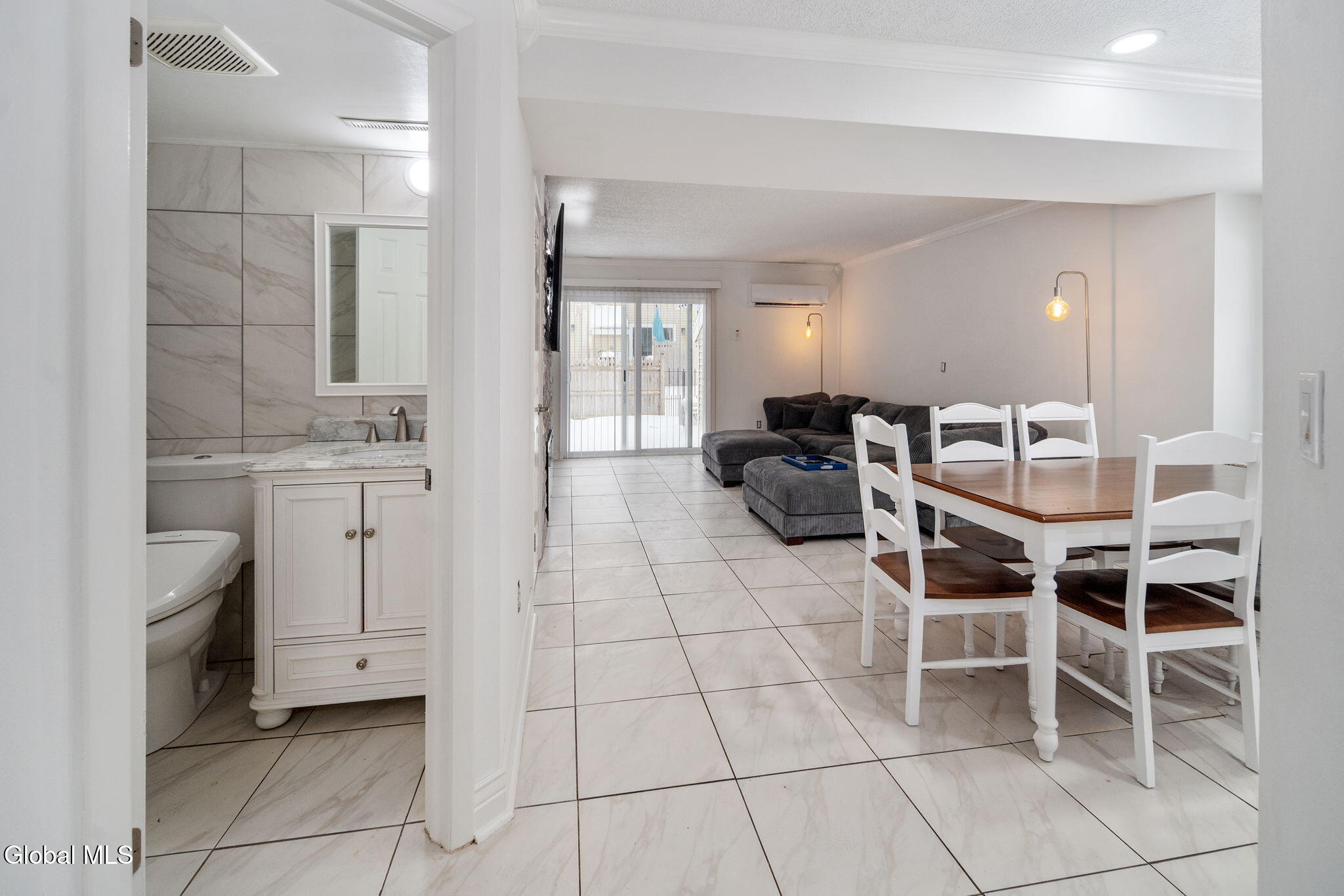 13 Raleigh Drive Halfmoon, NY 12065 - Photo 8 of 37 37-13RaleighDr_09 (2)