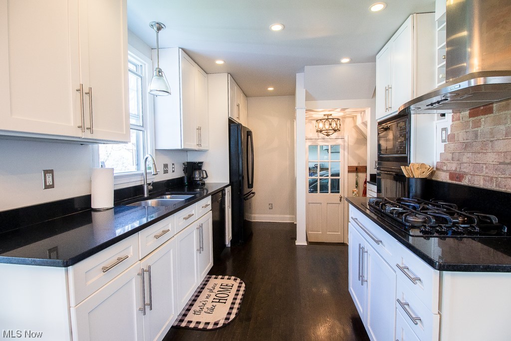 4639 Anderson Road Cleveland, OH 44121 - Photo 7 of 35