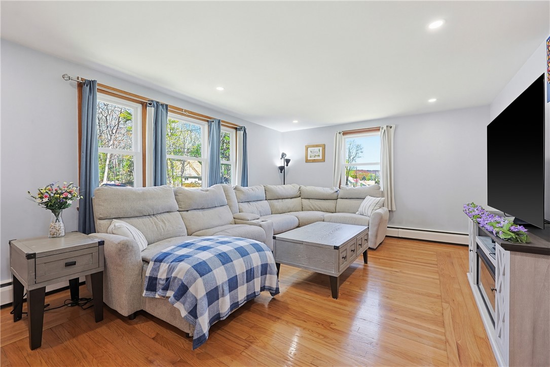 18 Adelaide Avenue Smithfield, RI 02917 - Photo 17 of 23