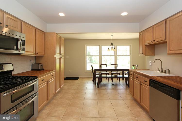2352 Nashua Court Reston, VA 20191 - Photo 13 of 30 Kitchen