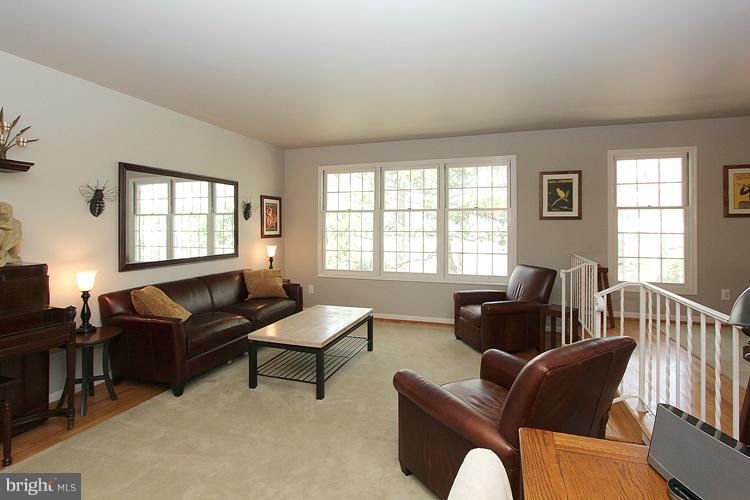 2352 Nashua Court Reston, VA 20191 - Photo 14 of 30 Living Room