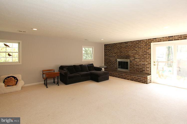2352 Nashua Court Reston, VA 20191 - Photo 16 of 30 Family Room