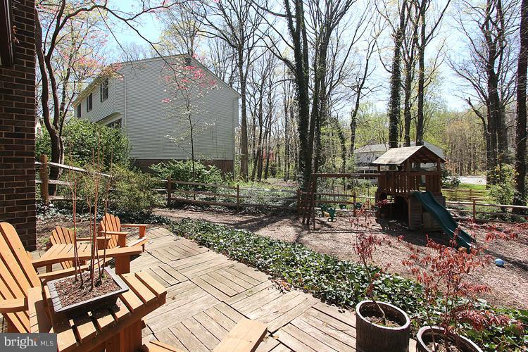 2352 Nashua Court Reston, VA 20191 - Photo 18 of 30 Exterior (Rear)