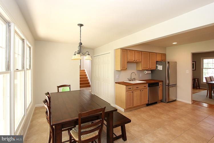 2352 Nashua Court Reston, VA 20191 - Photo 7 of 30 Kitchen