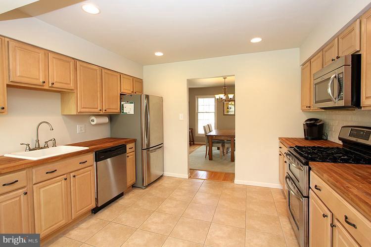 2352 Nashua Court Reston, VA 20191 - Photo 8 of 30 Kitchen
