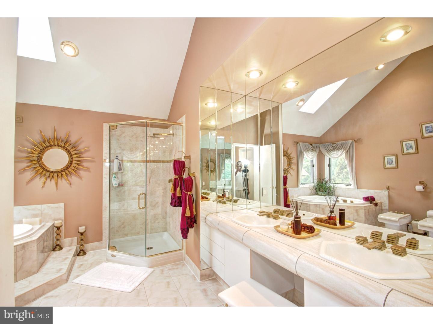 1055 Longfield Road Southampton, PA 18966 - Photo 19 of 22 Bathroom