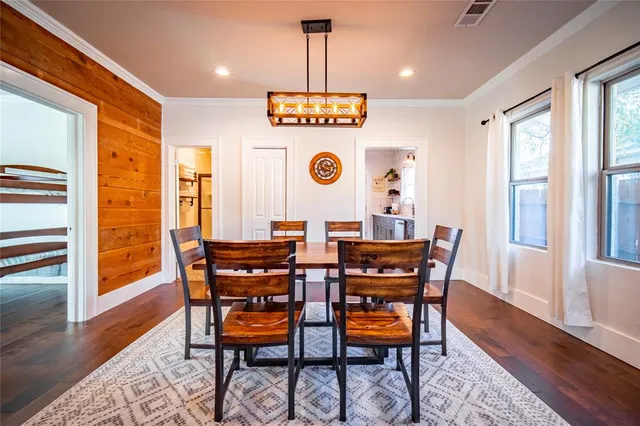 $2,600 | 3318 South Jennings Avenue, Fort Worth, TX 76110