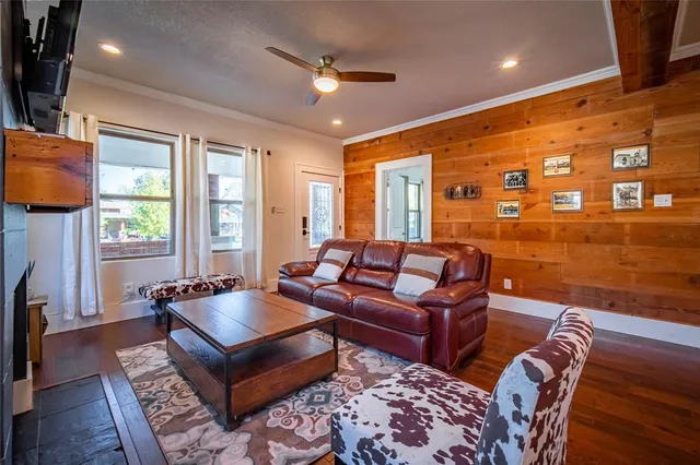 $2,600 | 3318 South Jennings Avenue, Fort Worth, TX 76110