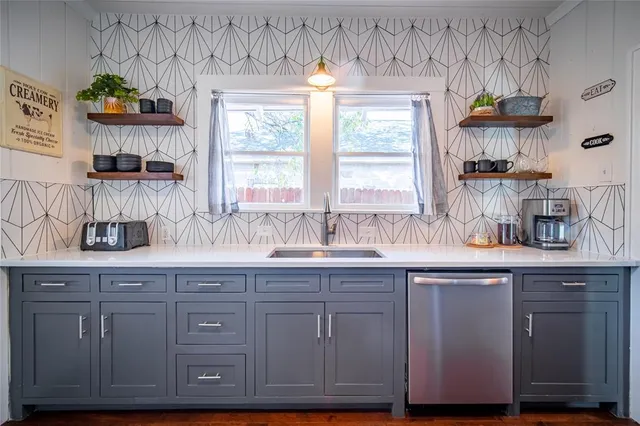 $2,600 | 3318 South Jennings Avenue, Fort Worth, TX 76110