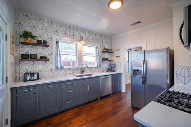 $2,600 | 3318 South Jennings Avenue, Fort Worth, TX 76110