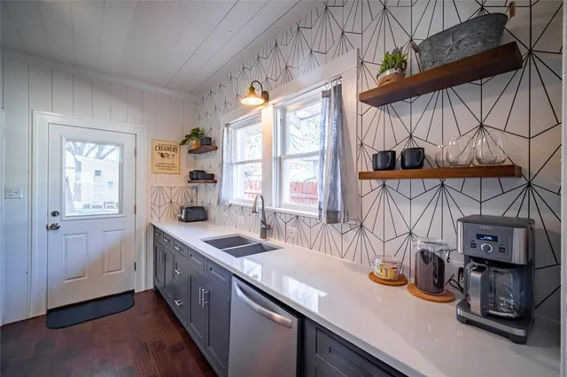 $2,600 | 3318 South Jennings Avenue, Fort Worth, TX 76110