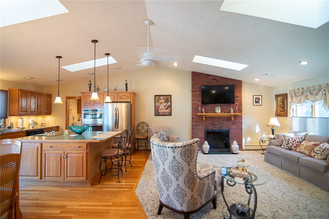 53 Bryant Road Cranston, RI 02910 - Photo 4 of 30 Gallery Image 4